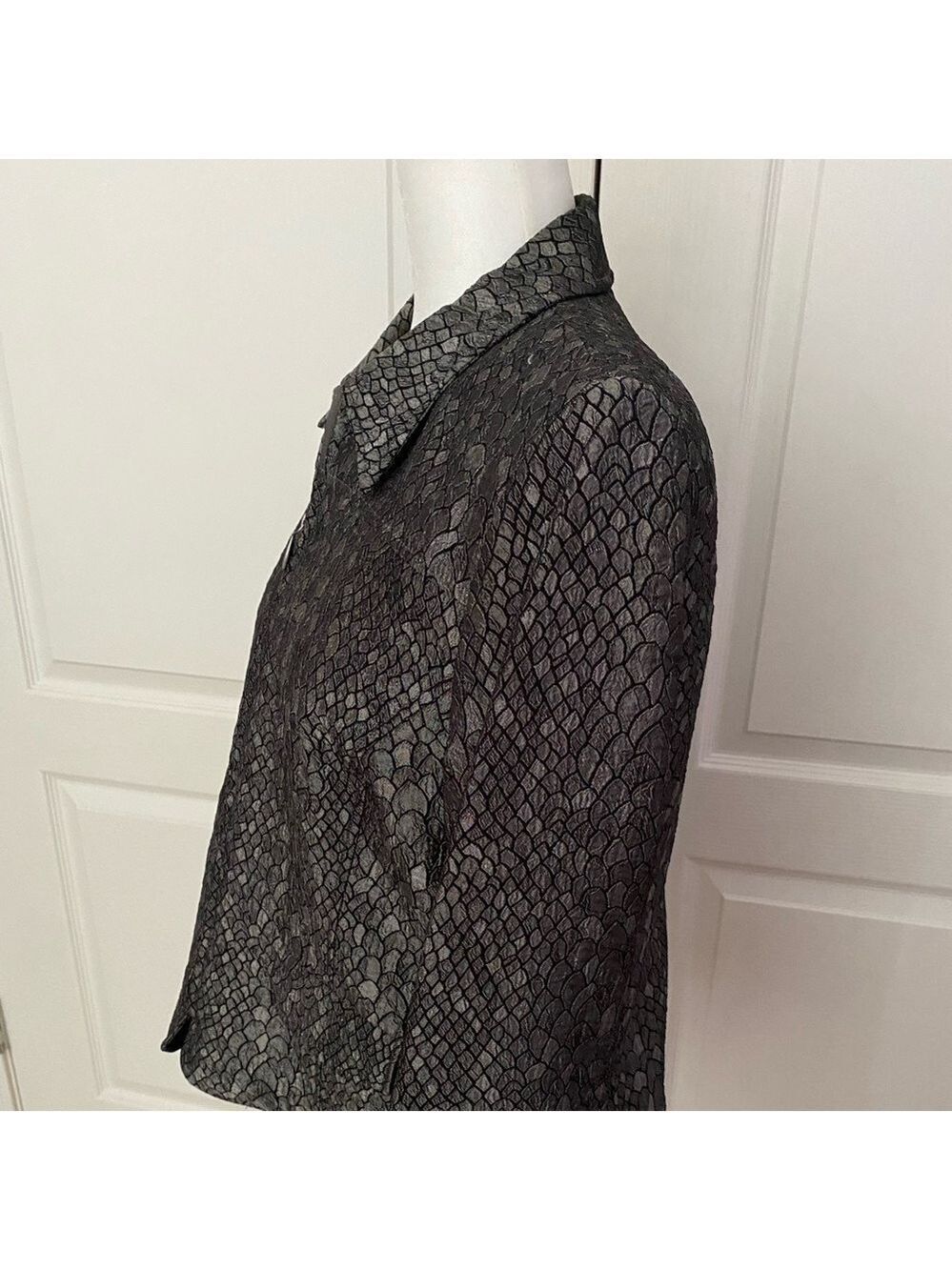 Alfred Dunner Petite Snake-Textured Zip Jacket | Shiny Gray & Black | Size 6P - Picture 4 of 8